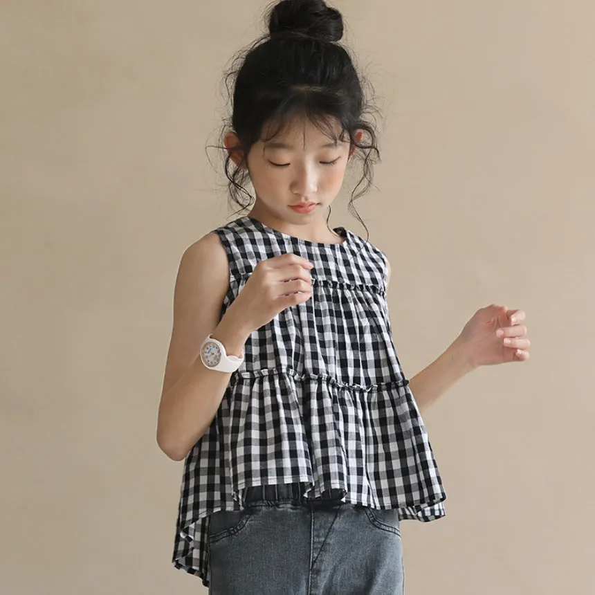 灰色九分牛仔裤/ 荷叶边拼接上衣 Jeans in Grey/ Tiered Ruffle Blouse