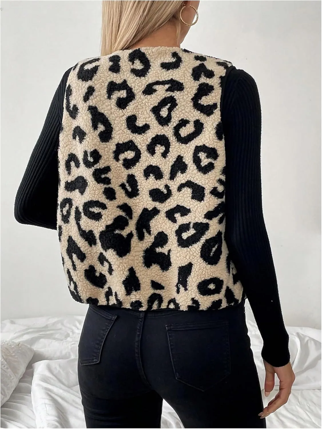 GORGLITTER Women's Leopard Sherpa Vest Fuzzy Vest Outerwear Trendy Fall Cheetah Fleece Sleeveless Old Money Coat Jacket