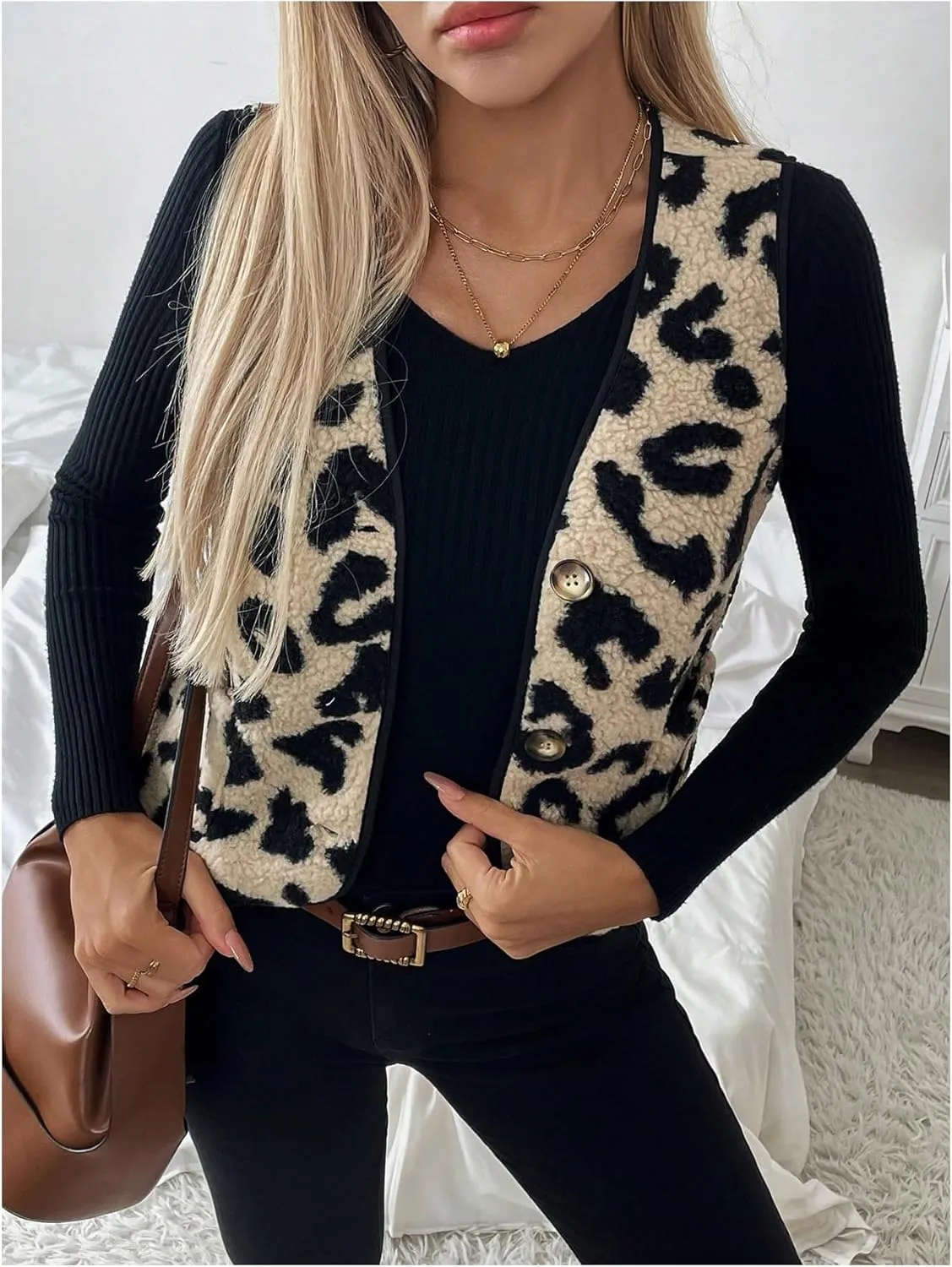GORGLITTER Women's Leopard Sherpa Vest Fuzzy Vest Outerwear Trendy Fall Cheetah Fleece Sleeveless Old Money Coat Jacket