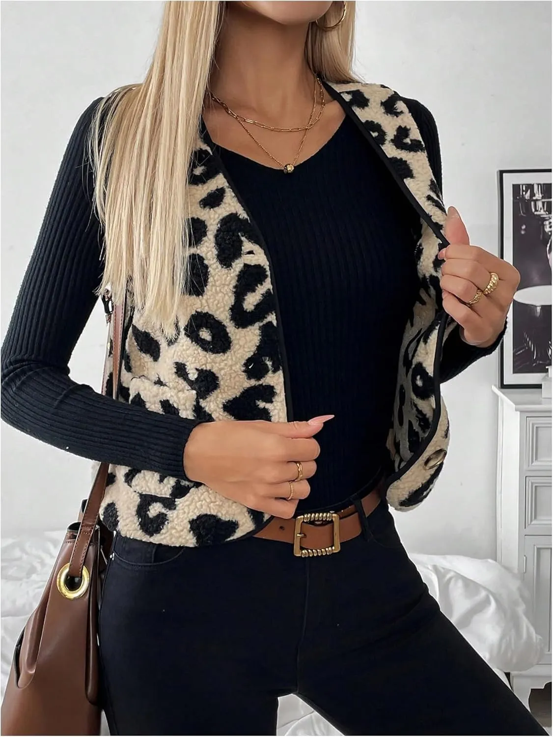 GORGLITTER Women's Leopard Sherpa Vest Fuzzy Vest Outerwear Trendy Fall Cheetah Fleece Sleeveless Old Money Coat Jacket