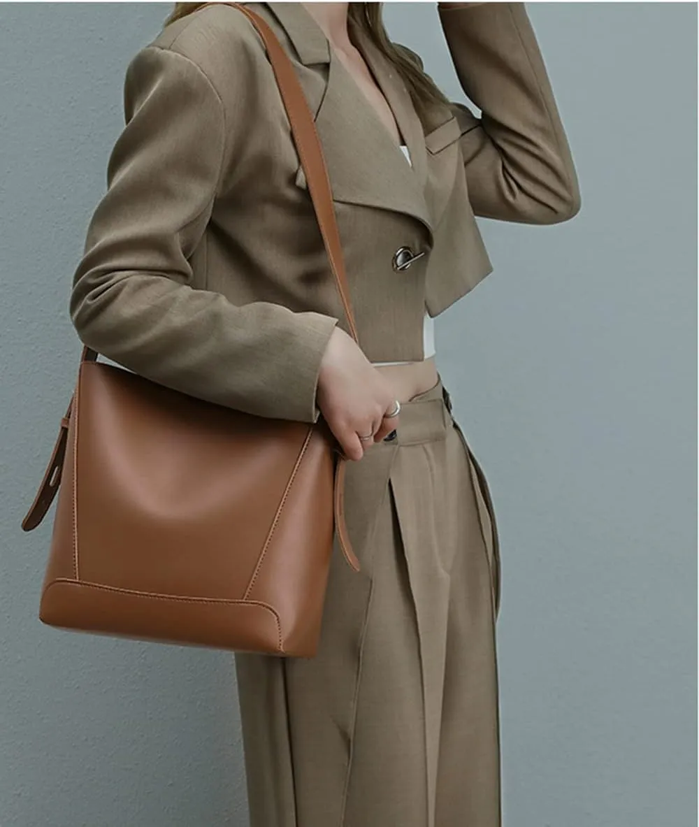 Stylish Vegan Leather Large Shoulder Bag for Women - Fashionable Crossbody Bucket Purse Tote (Brown)