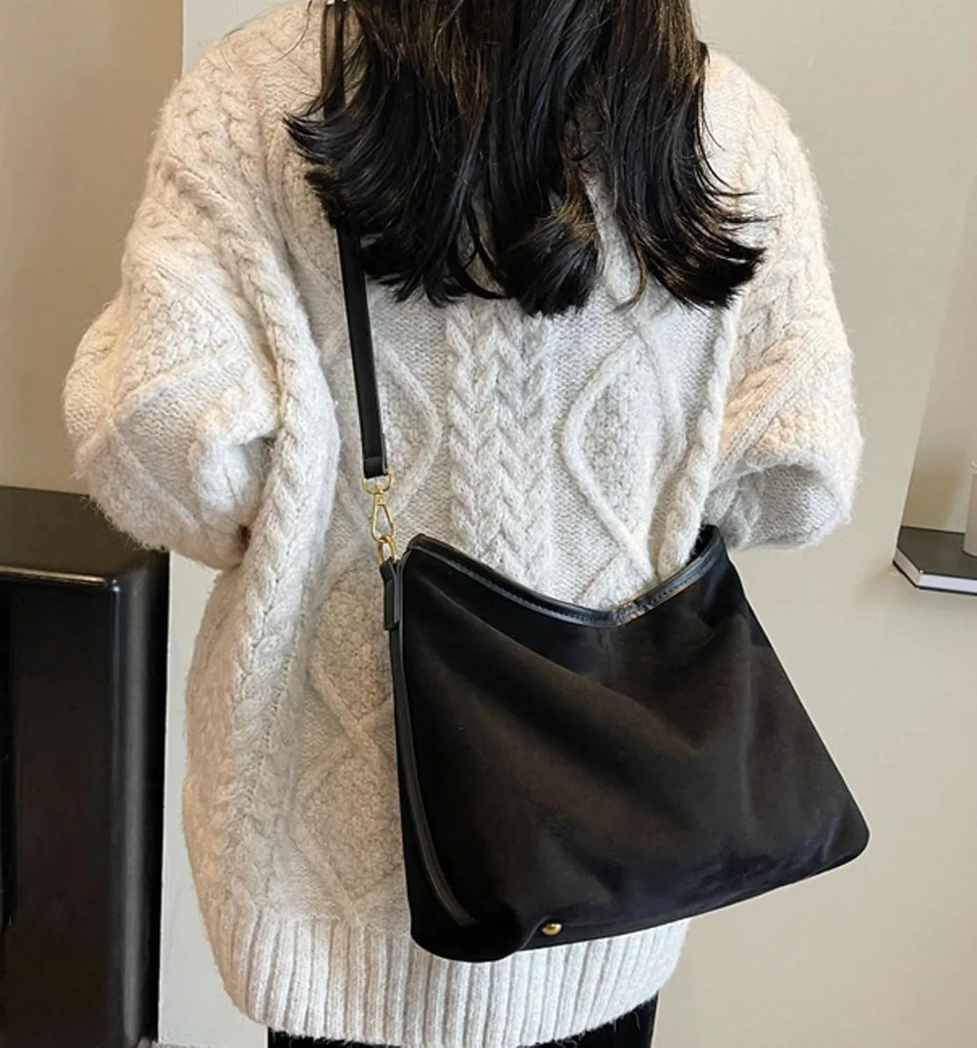 Vintage Faux Suede Crossbody Bag Women 2024 Fall Winter Stylish Bucket Bag College Commute