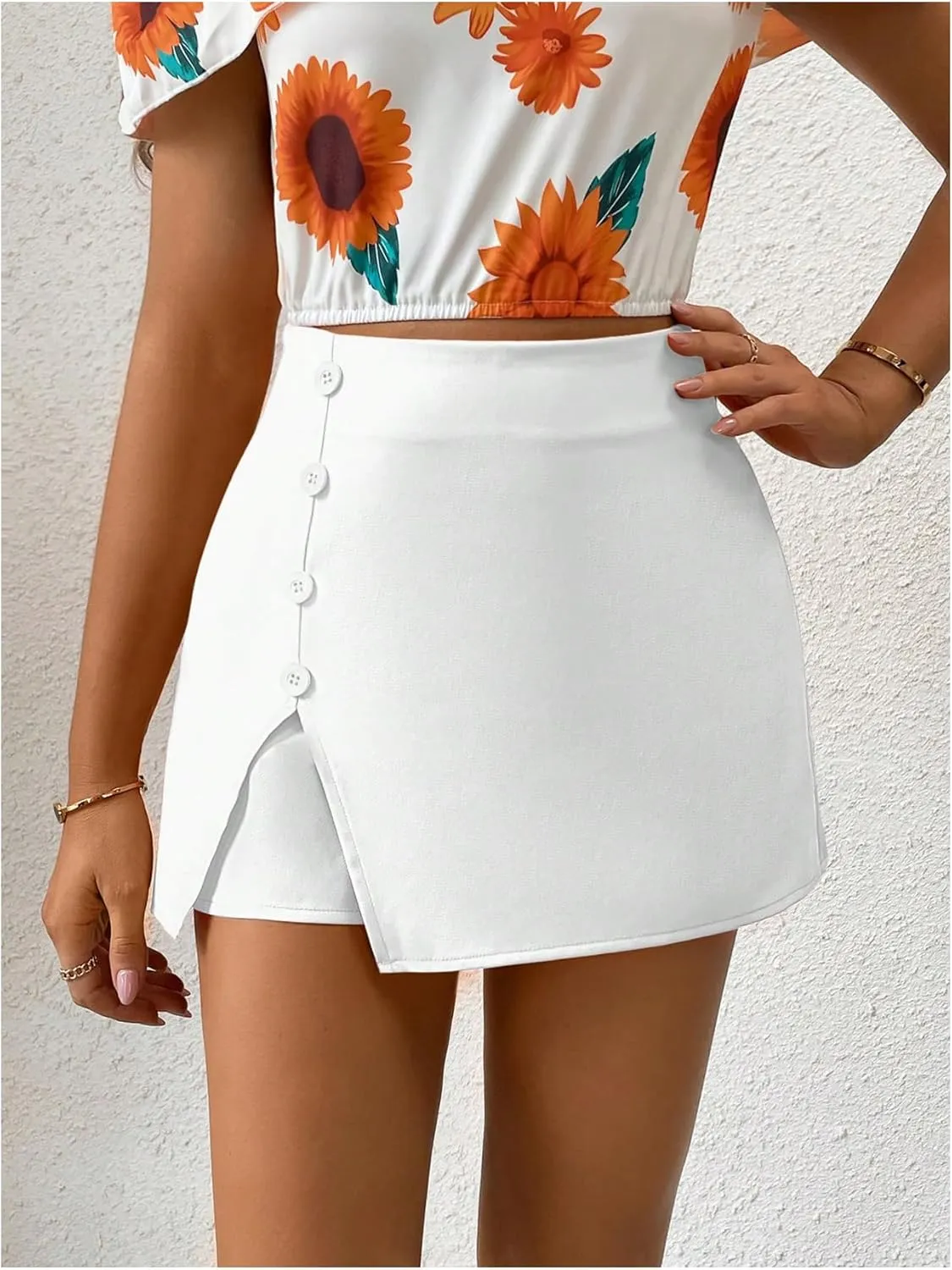 WDIRARA Women's Button Front Side Slit Mini Shorts High Waist Summer Stylish Skort Short