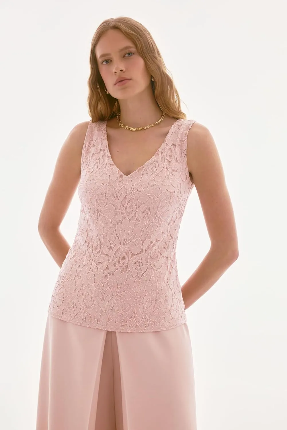 Women's Signature Stretch Lace V-Neck Camisole